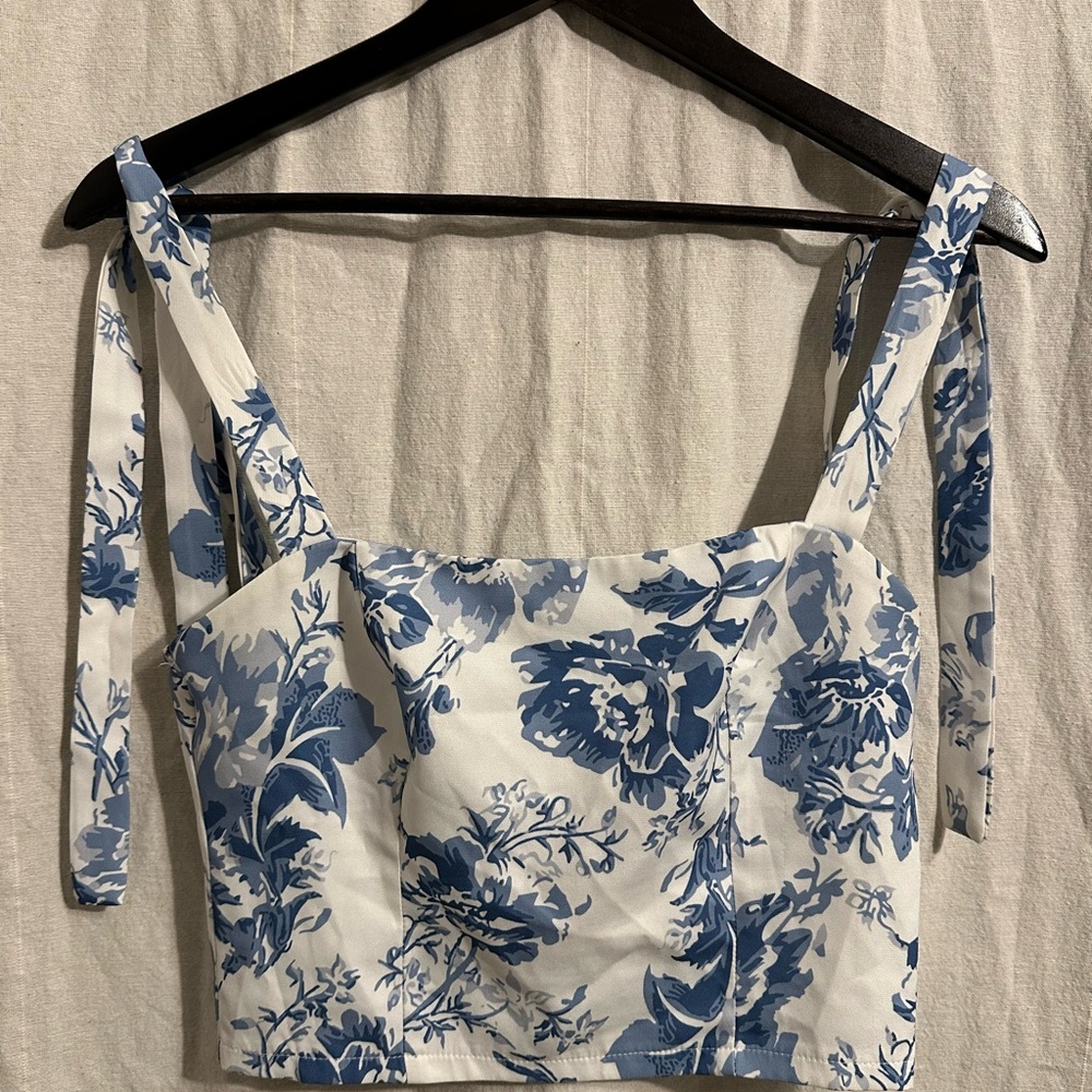 Floral Blue and White Women's cropped Top